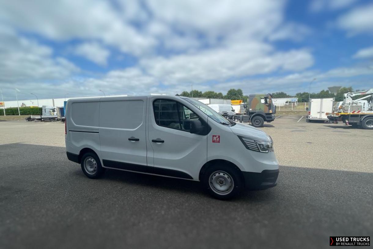 Renault Trucks Trafic
                                            