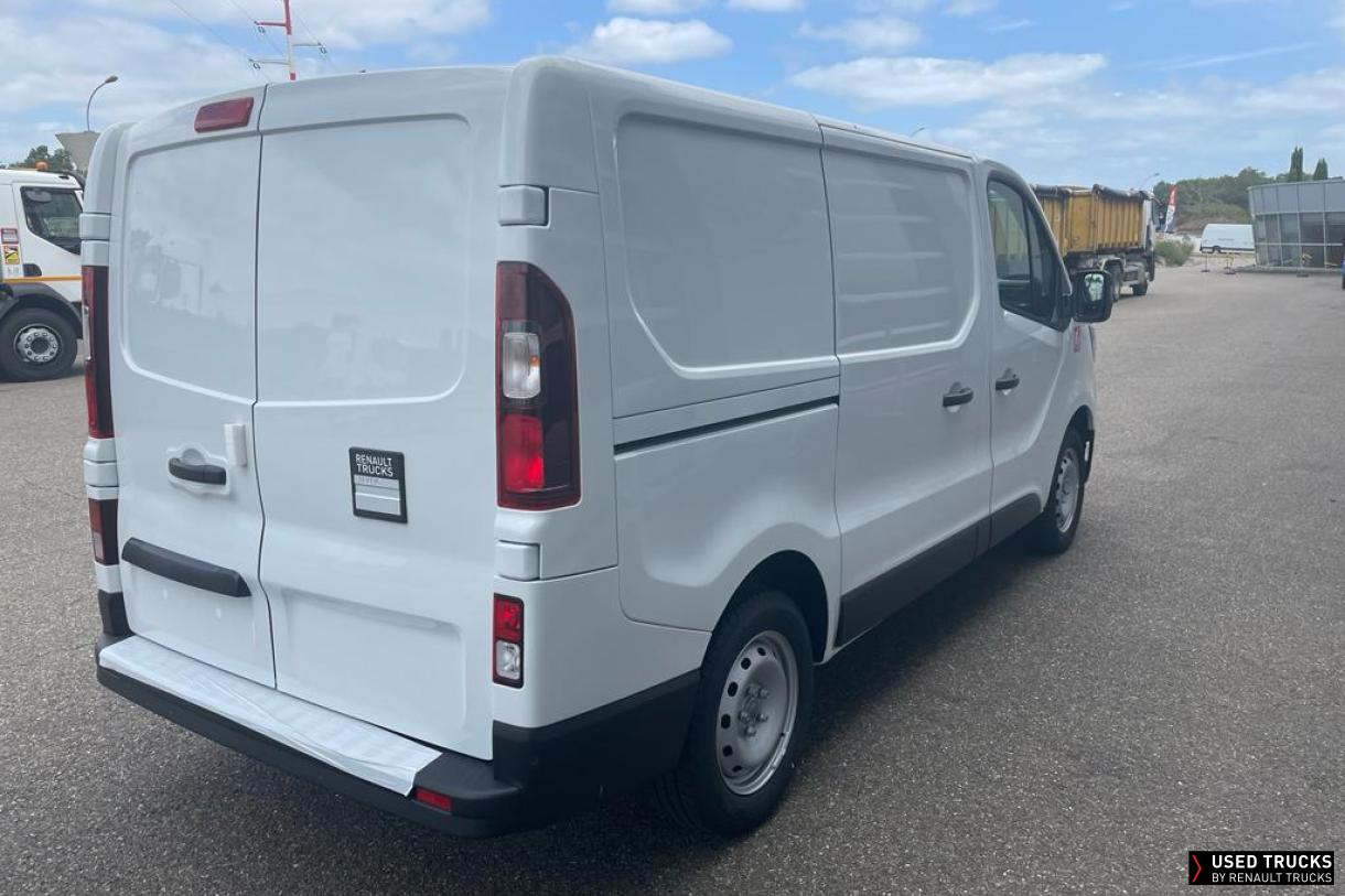 Renault Trucks Trafic
                                            