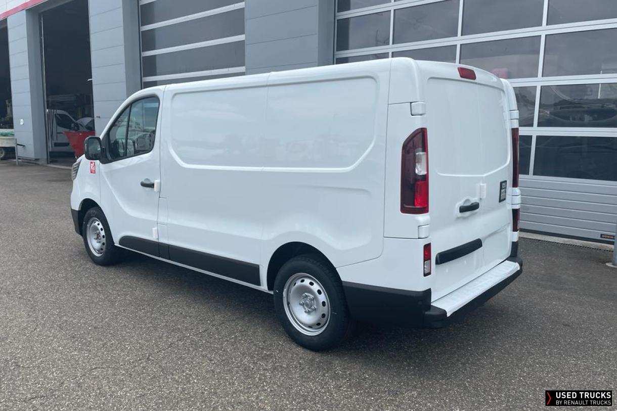 Renault Trucks Trafic
                                            