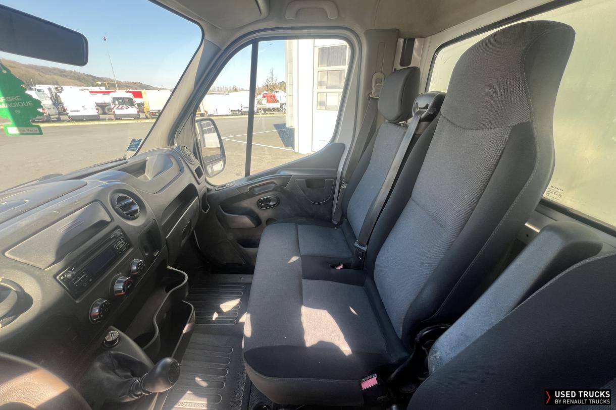 Nissan NV300 145