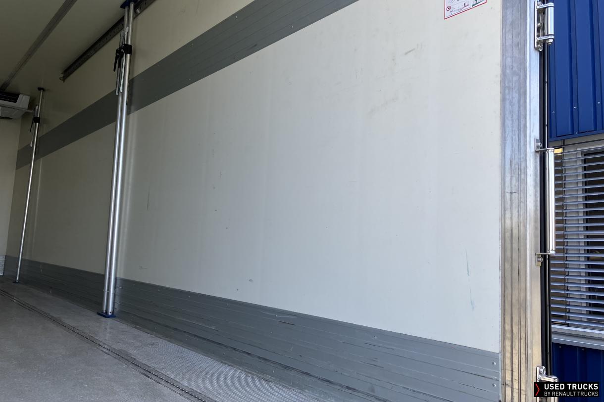 Renault Trucks D Wide 