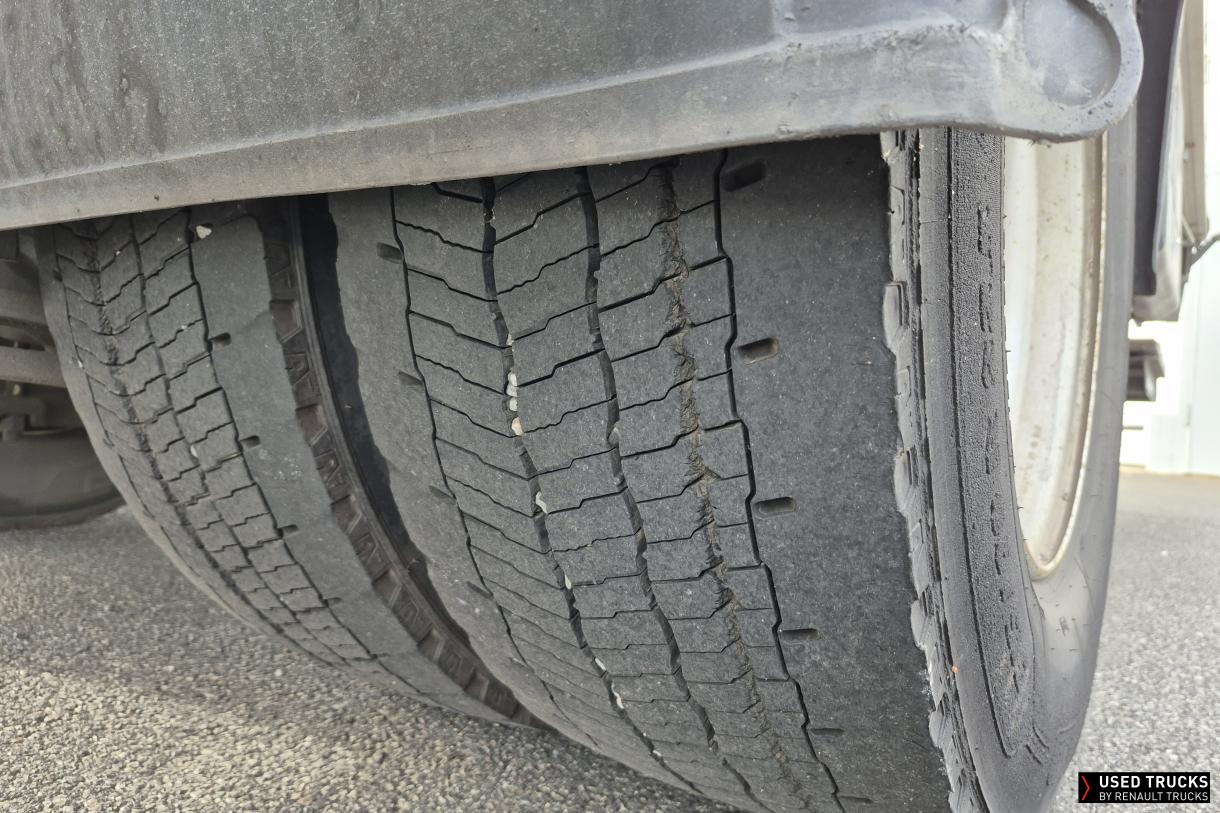 Renault Trucks D Wide 320