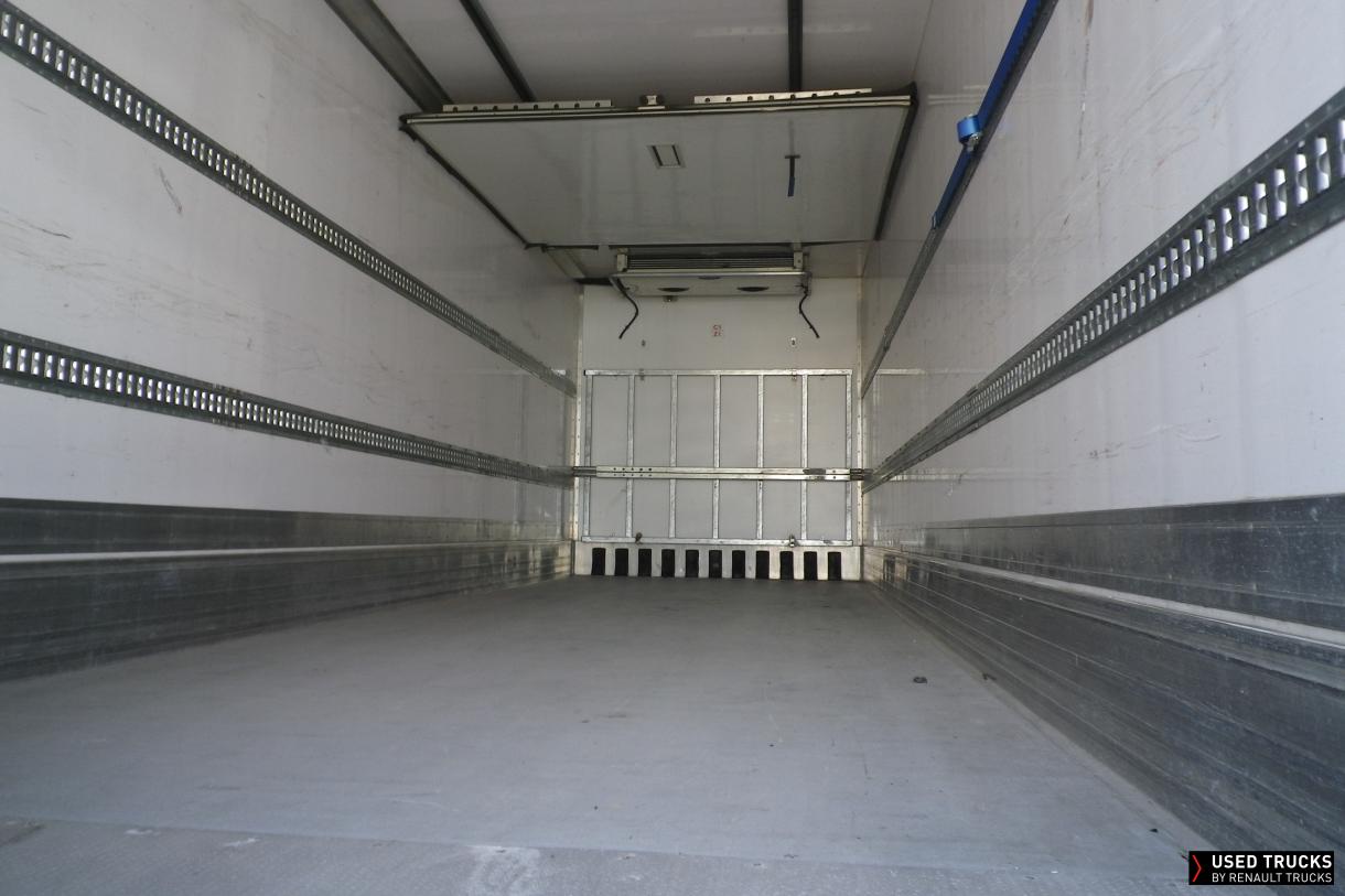 Renault Trucks D Wide 320