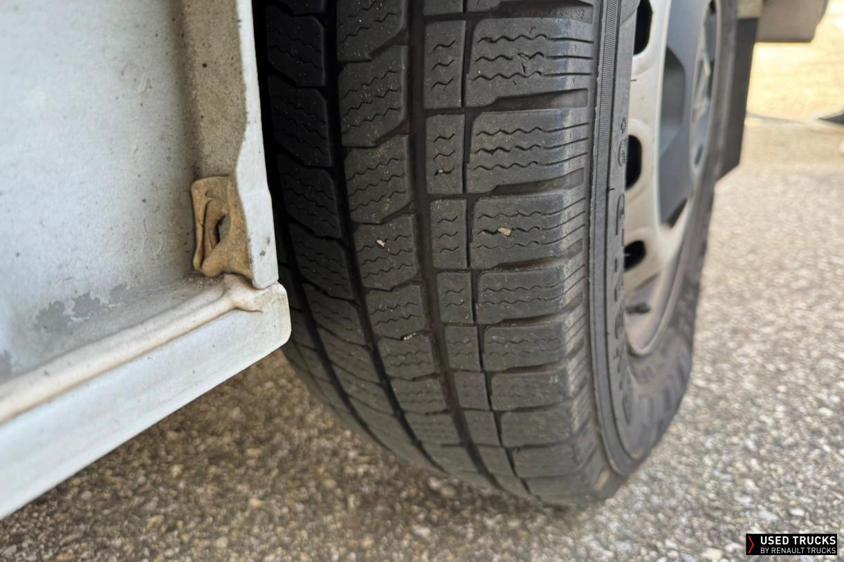 Renault Trucks Trafic 145